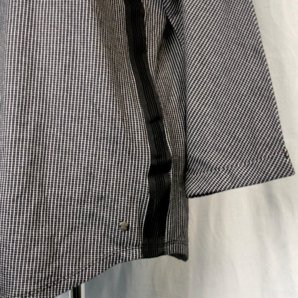 Black & White Pullover Shirt with Contrast Trim on Sides - Picture 4 of 8